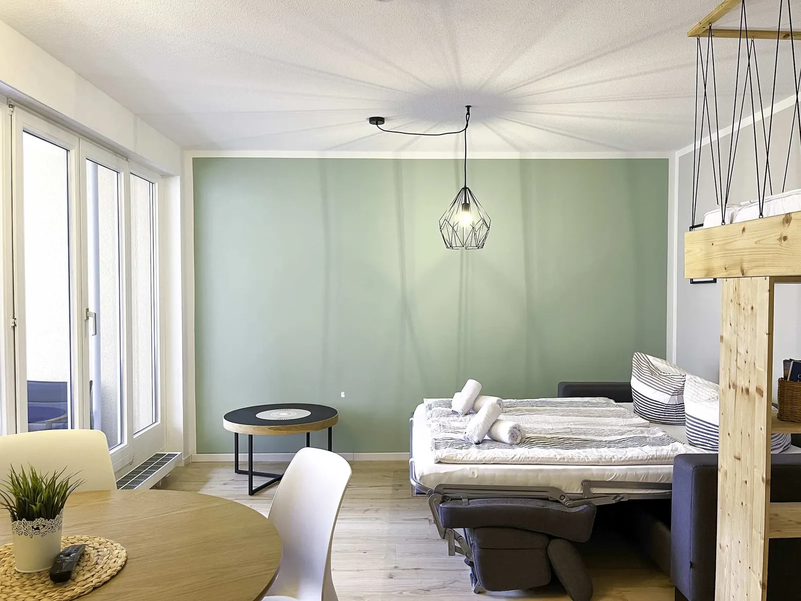 Overview of the living and sleeping room