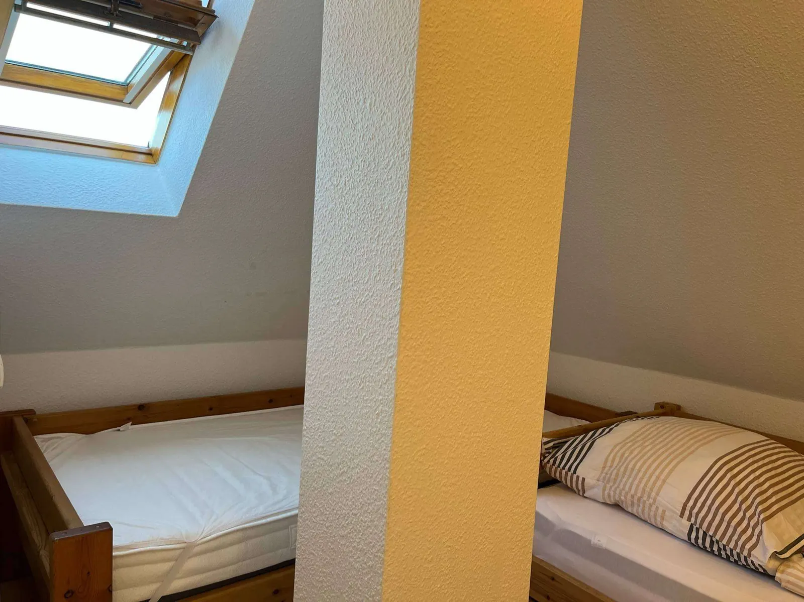 Single beds in the bedroom